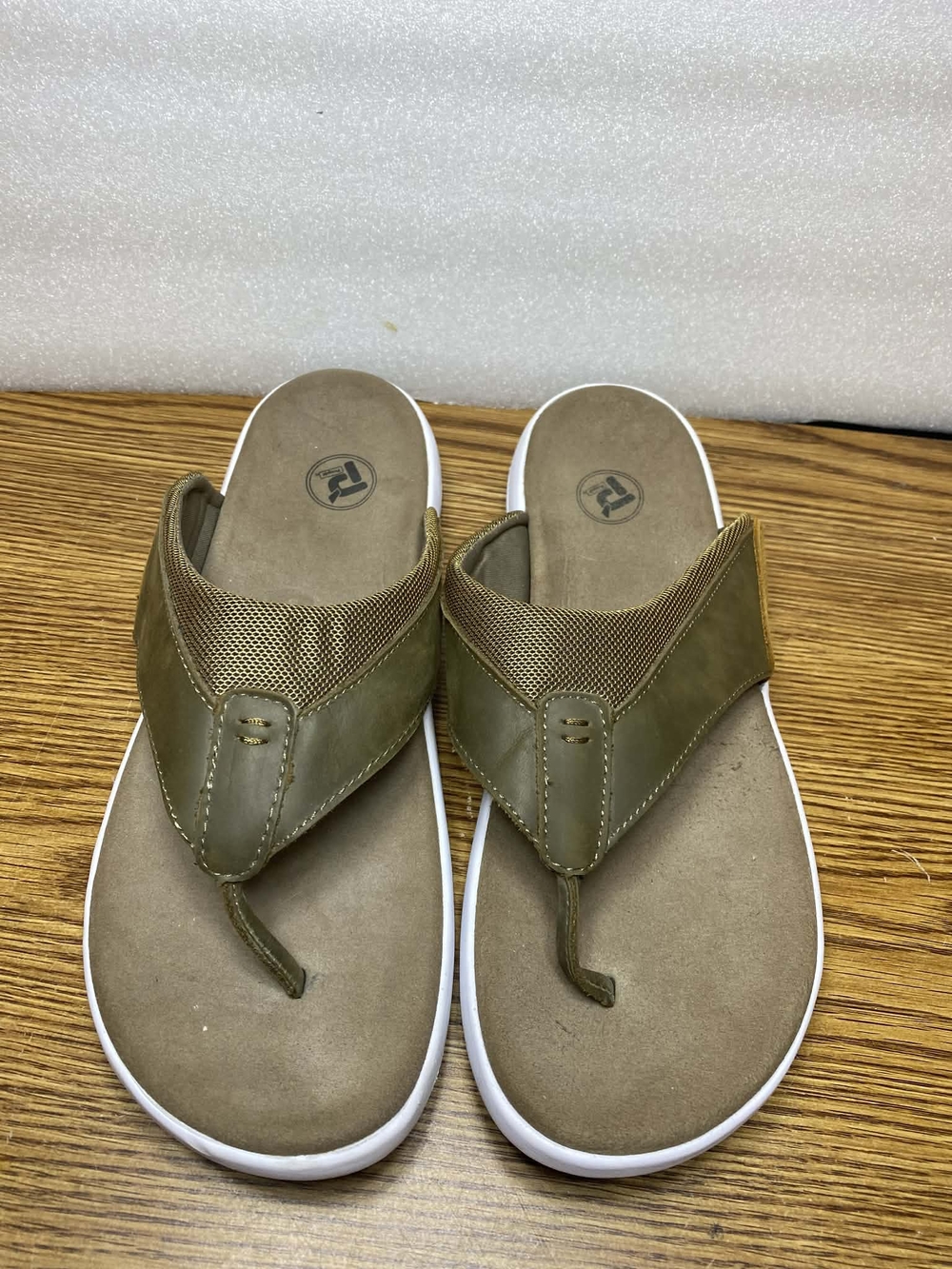Propet Mens Thong Sandal Size 12 XX5E Olive Green Leather Upper Slip On Comfort